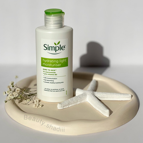 کرم آبرسان و مرطوب کننده سیمپل مدل light حجم 125 میلیلیتر